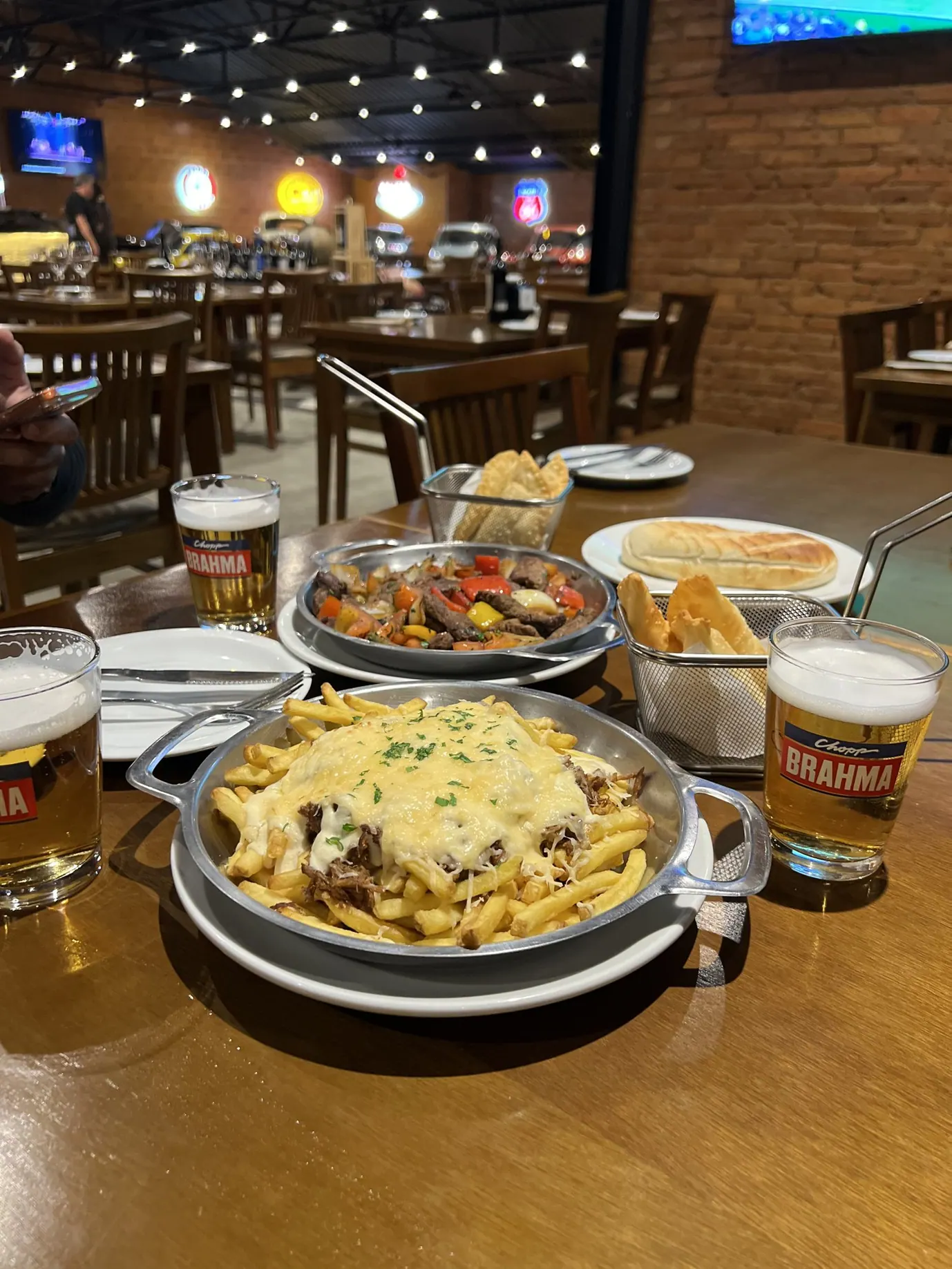 Batata Octano gratinada servida na mesa